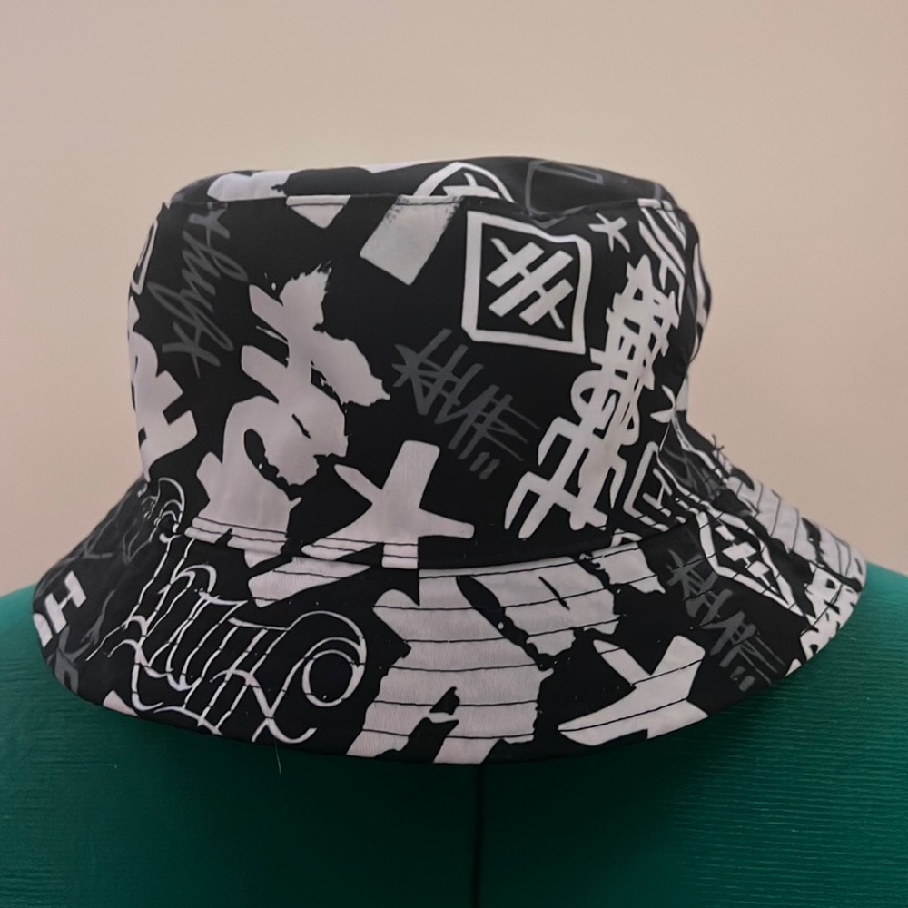 Black and white HUF hat